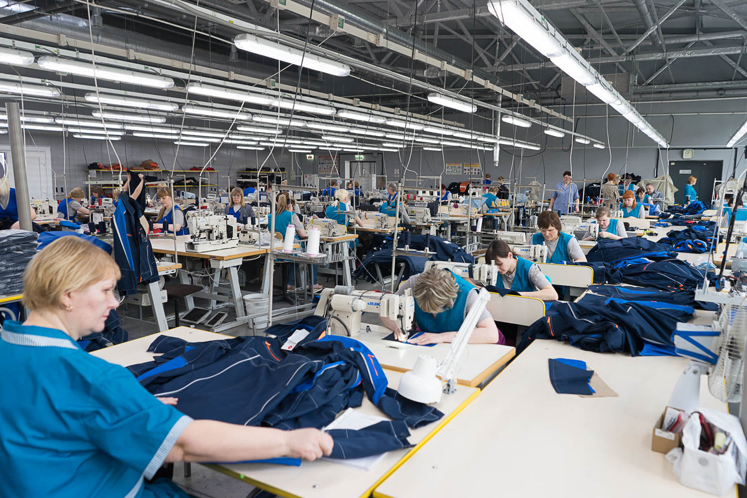 Литьевая машина DESMA