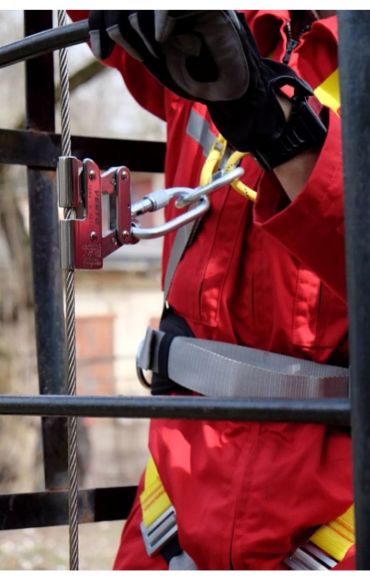 Средство защиты ползункового типа на жесткой анкерной линии «ЛИФТ 40»